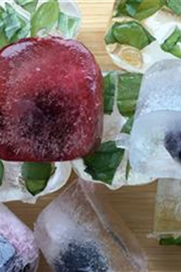 Dekorative Eiswürfel selber machen